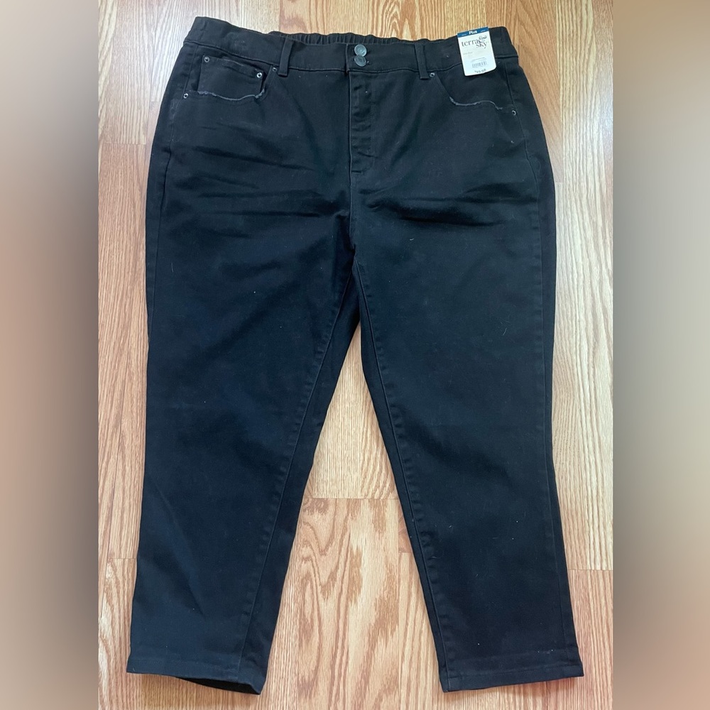 Terra & Sky Mid Rise Pull On Curvy Capri Black Pants size 2X New - Picture 2 of 4